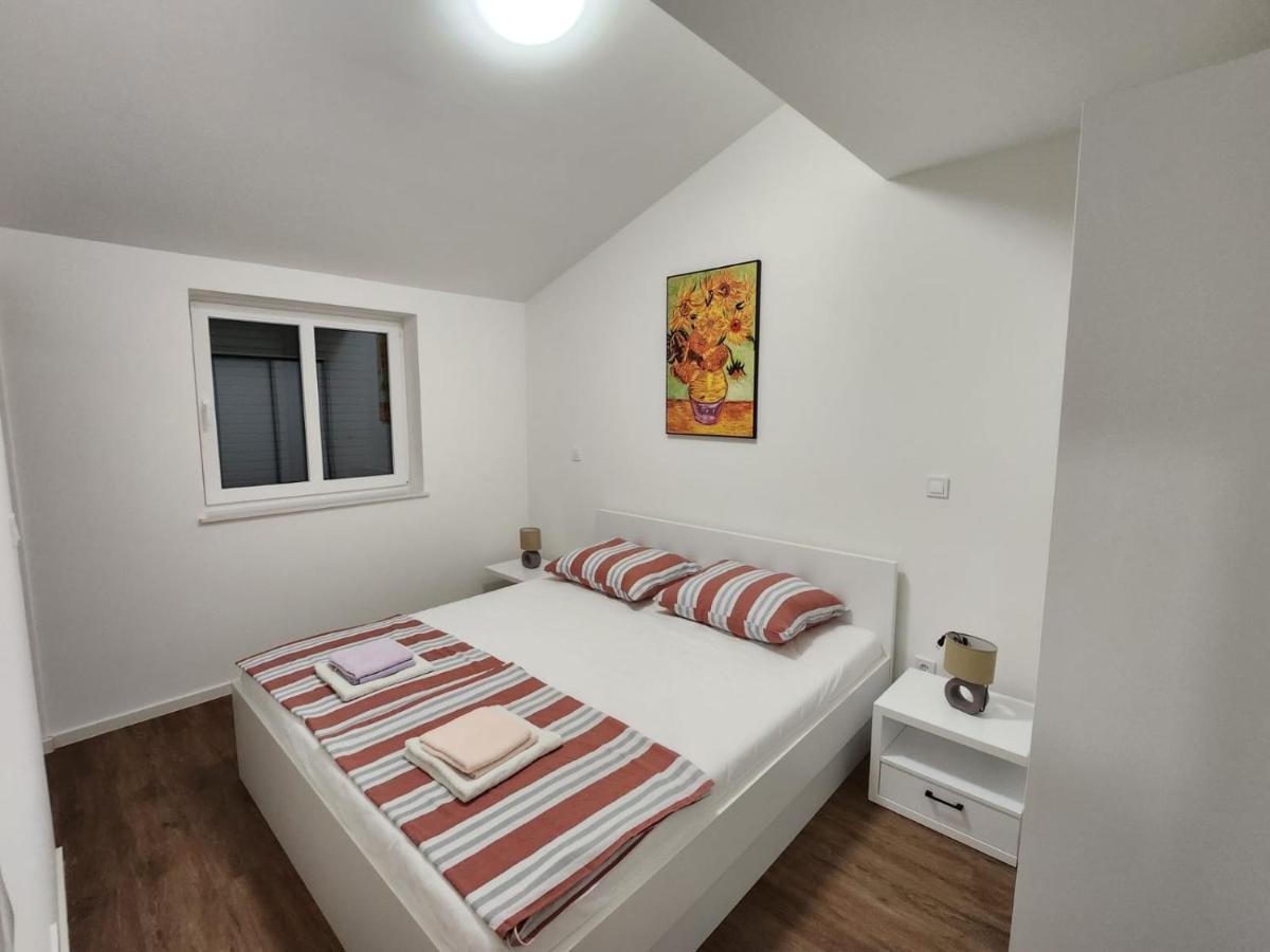 Apartmani M&L I M&J Malinska Exterior foto